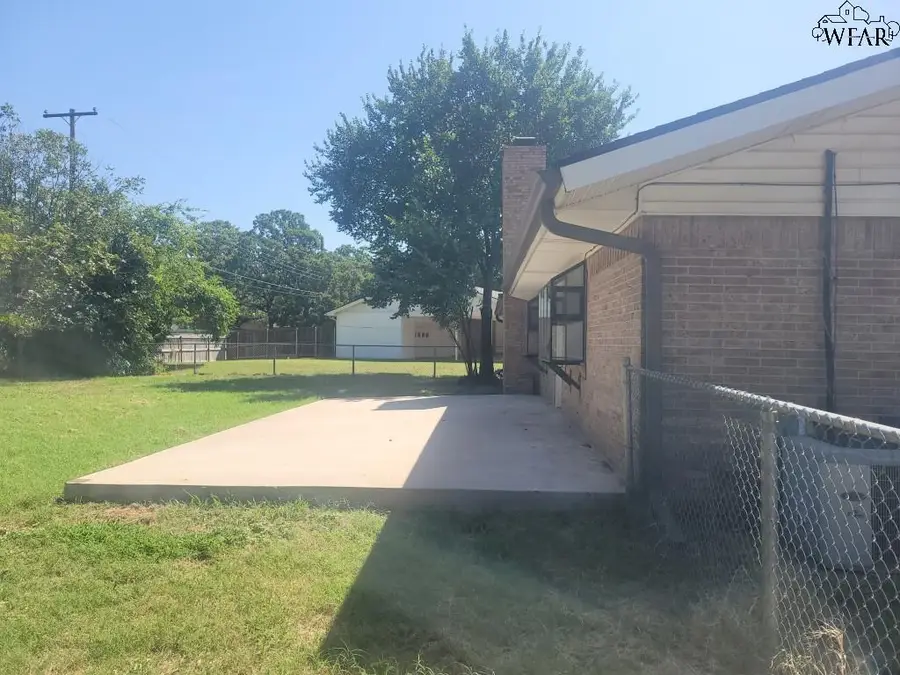 1417 OAK HILLS, Graham, TX 76450 - #2