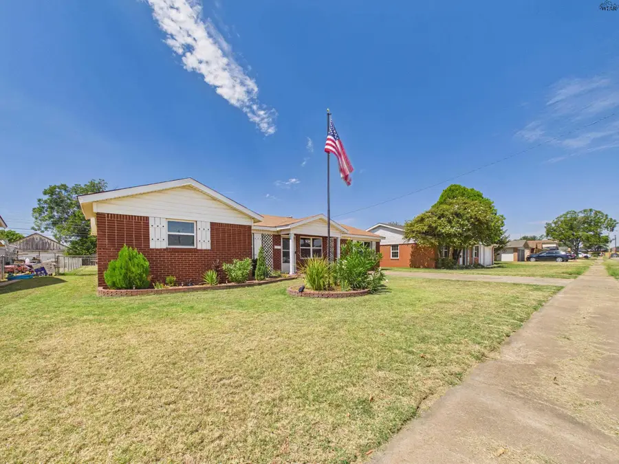 4110 LENORE DRIVE, Wichita Falls, TX 76306 - #3