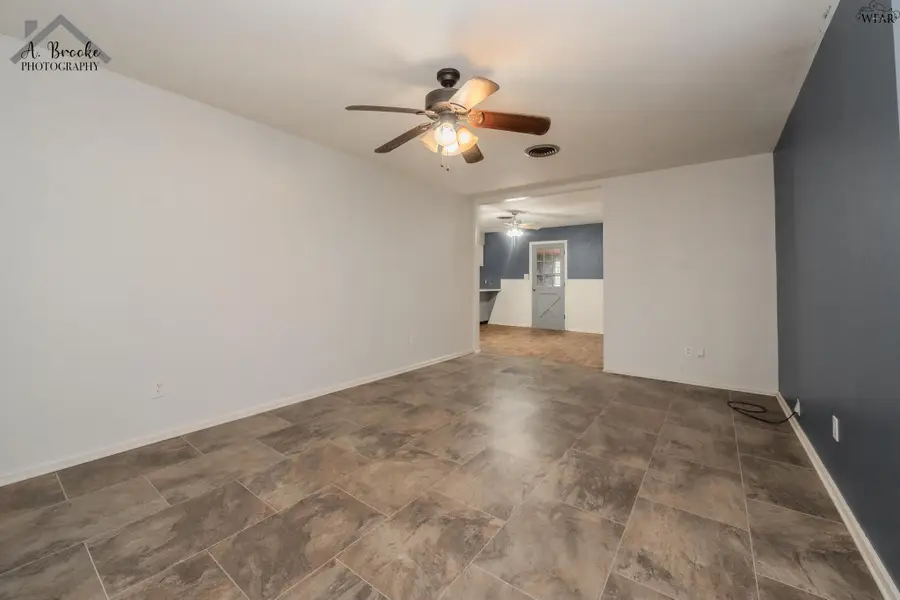 109 HIGHLAND DRIVE, Burkburnett, TX 76354 - #3