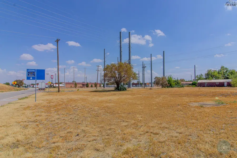 1010 DEAF SMITH STREET, Vernon, TX 76384 - #2