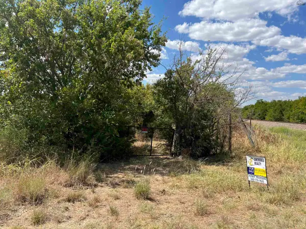 383 PIERCE STREET, Henrietta, TX 76365