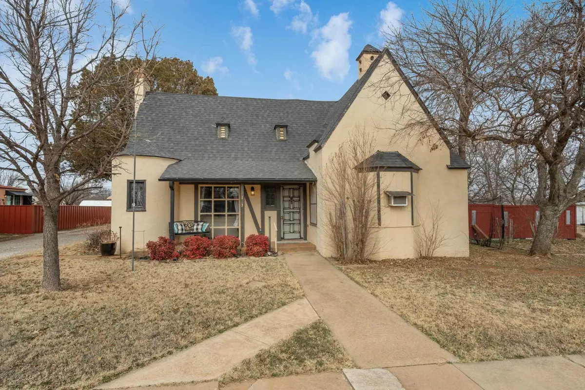 107 W SOUTHLAND AVENUE, Electra, TX 76360 - #1