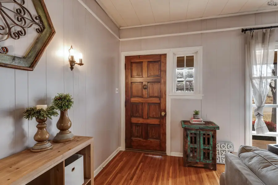107 W SOUTHLAND AVENUE, Electra, TX 76360 - #3