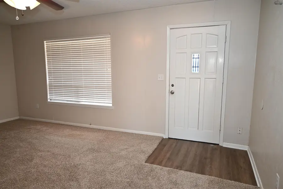 515 N HANCOCK STREET, Henrietta, TX 76365 - #2