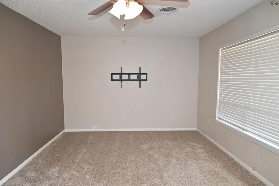 515 N HANCOCK STREET, Henrietta, TX 76365 - #3