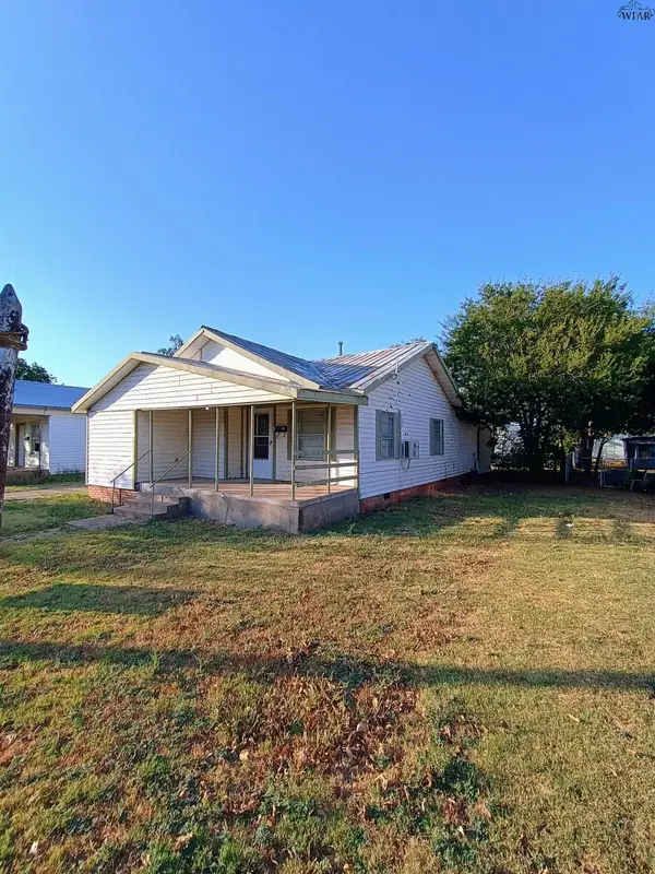 302 E SUMMIT AVENUE, Electra, TX 76360