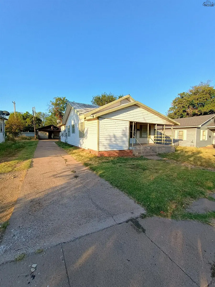 302 E SUMMIT AVENUE, Electra, TX 76360 - #2