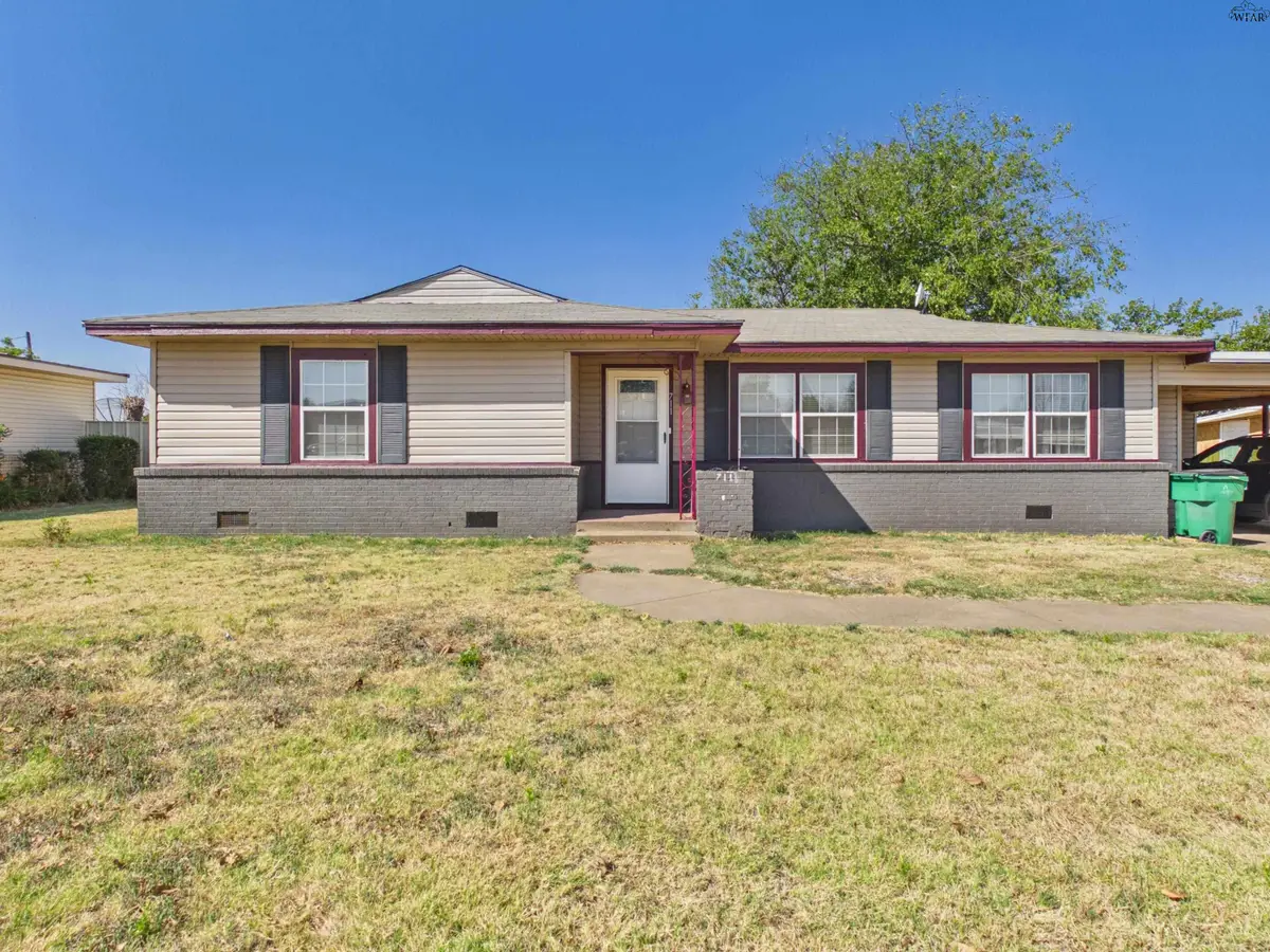 711 WEST AVENUE, Electra, TX 76360 - #1