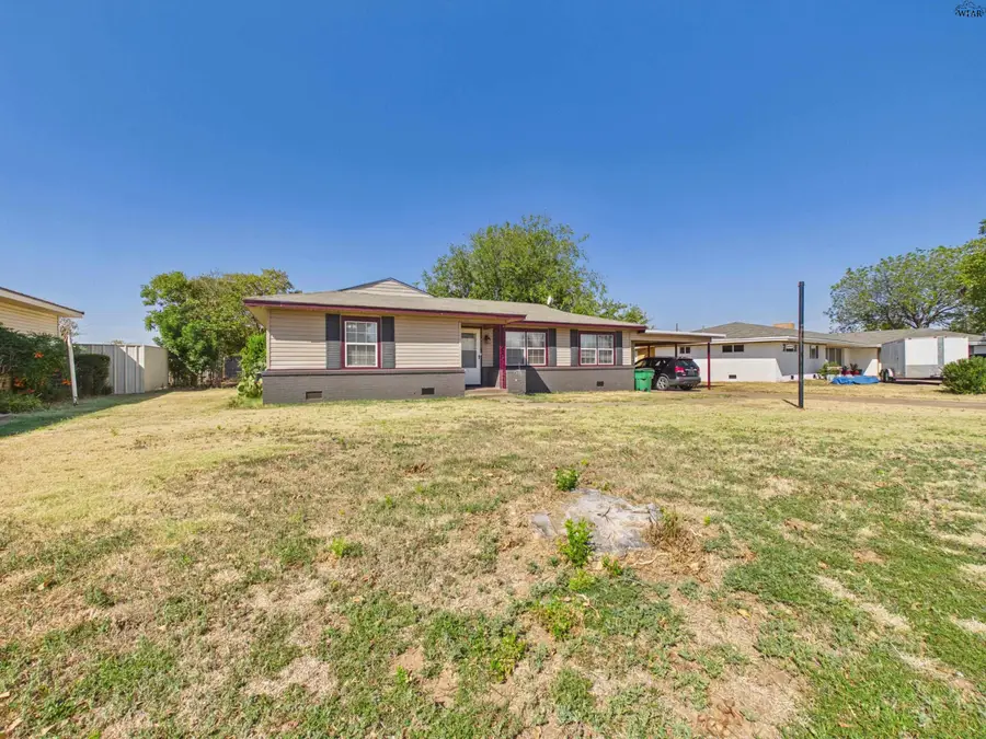 711 WEST AVENUE, Electra, TX 76360 - #2