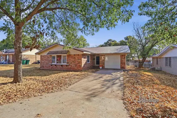 212 N RODGERS STREET, Henrietta, TX 76365