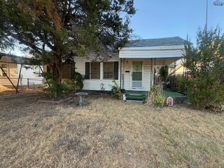 214 E GILBERT STREET, Henrietta, TX 76365 - #2