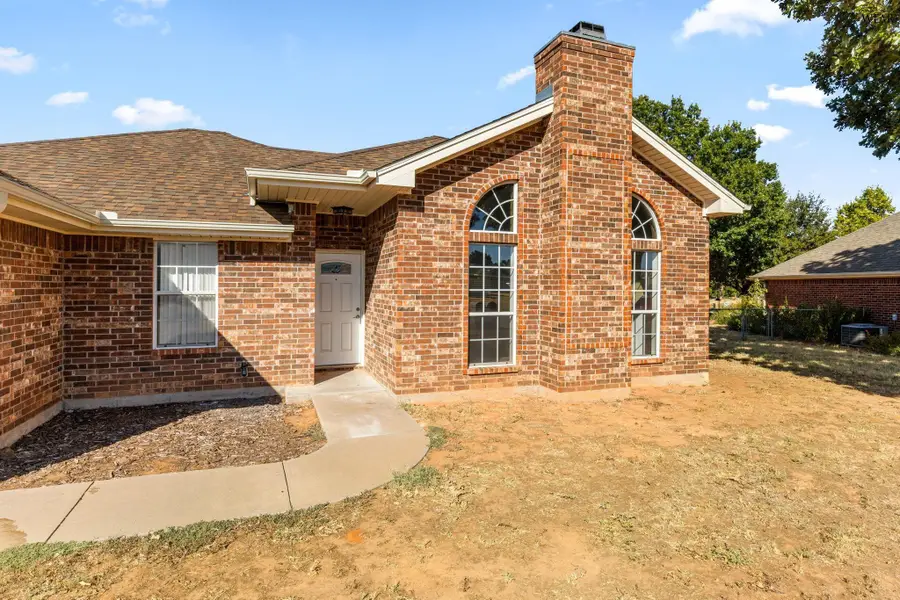 411 HORSESHOE LANE, Burkburnett, TX 76354 - #2
