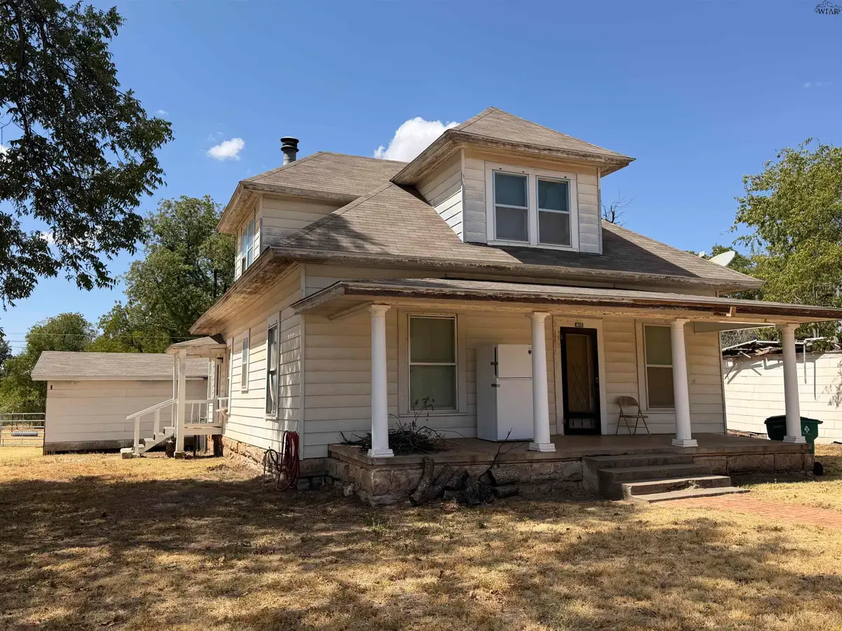 401 N STRATTON STREET, Seymour, TX 76380 - #1