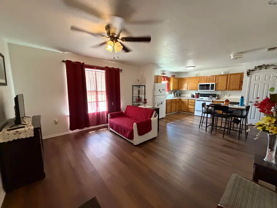 1101 N STRATTON STREET, Seymour, TX 76380 - #2