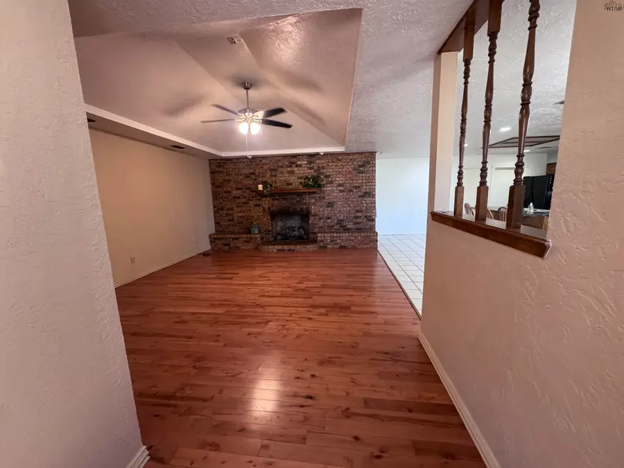 4131 COUNTRY MEADOWS DRIVE, Iowa Park, TX 76367 - #3