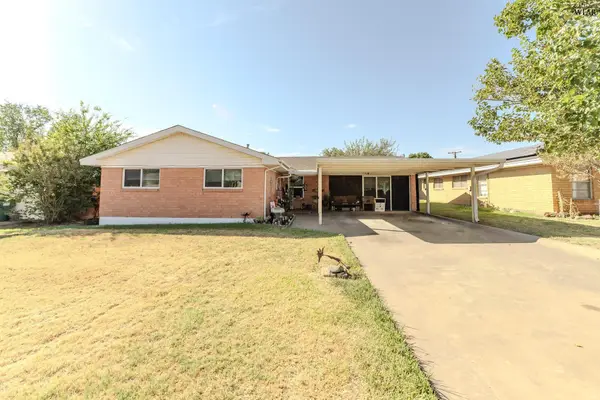 715 W CLARA AVENUE, Iowa Park, TX 76367