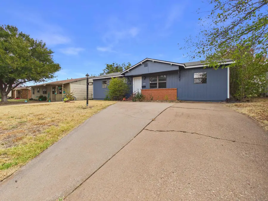 121 DUNDEE DRIVE, Wichita Falls, TX 76302 - #2