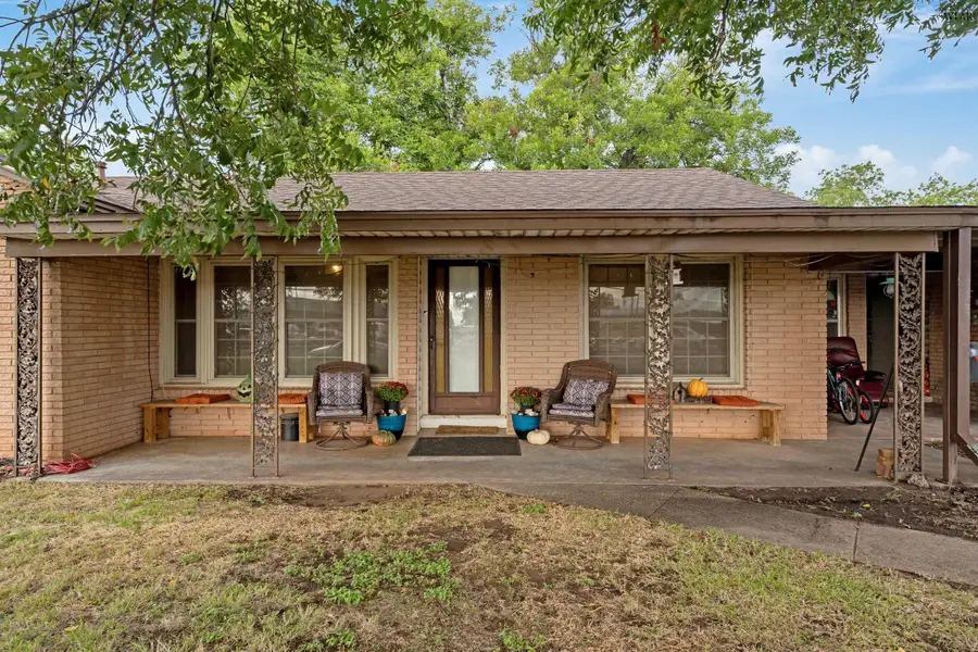 703 S BERRY STREET, Burkburnett, TX 76354 - #2