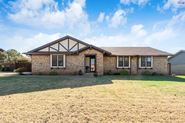 114 S VALLEY DRIVE, Electra, TX 76360