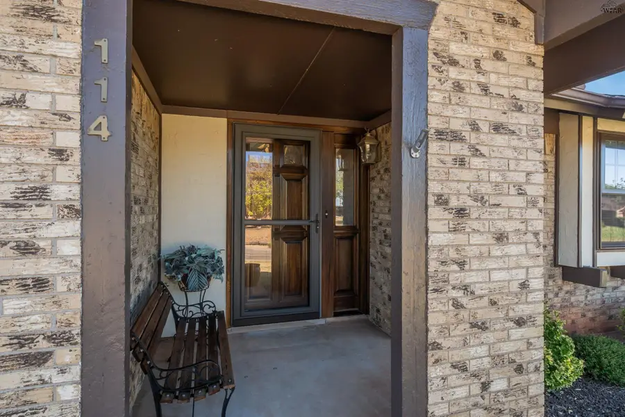 114 S VALLEY DRIVE, Electra, TX 76360 - #2