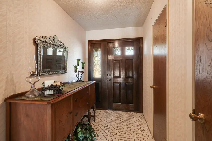 114 S VALLEY DRIVE, Electra, TX 76360 - #3