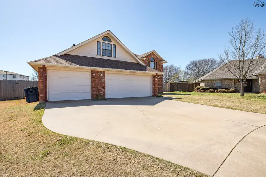 4 GRAY MOSS COURT, Wichita Falls, TX 76309 - #2