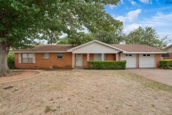 501 W CLARA AVENUE, Iowa Park, TX 76367