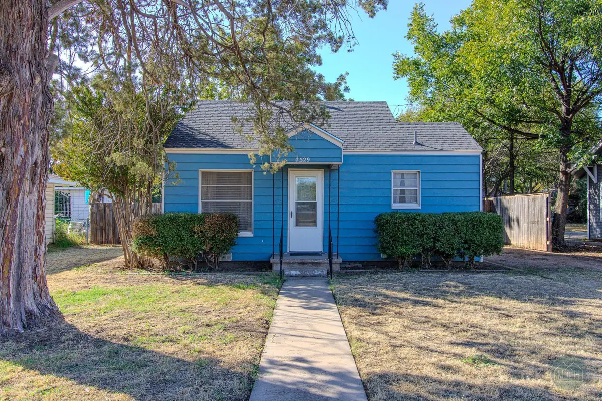2529 LONDON STREET, Vernon, TX 76384 - #1