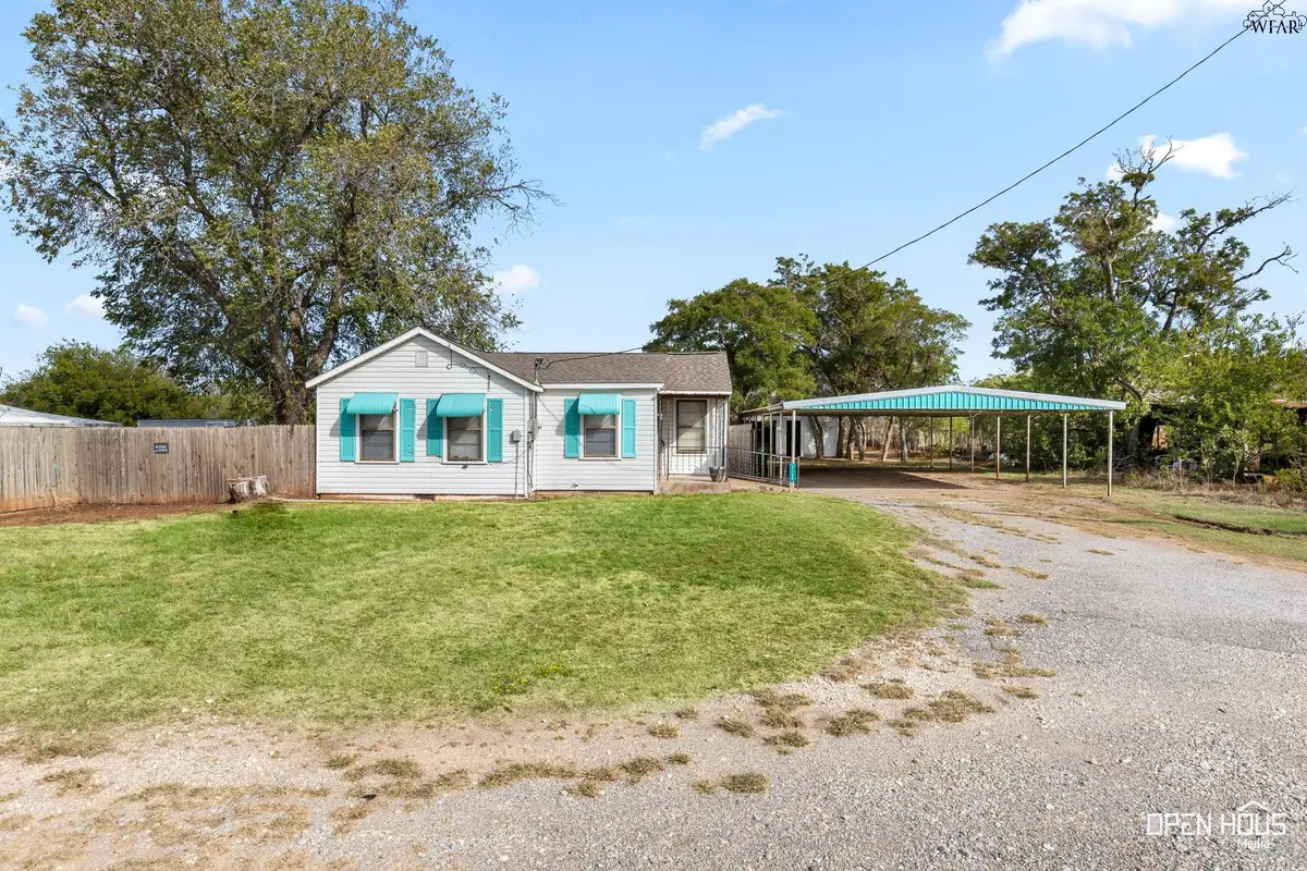 2102 N STATE HIGHWAY 25, Electra, TX 76360 - #1
