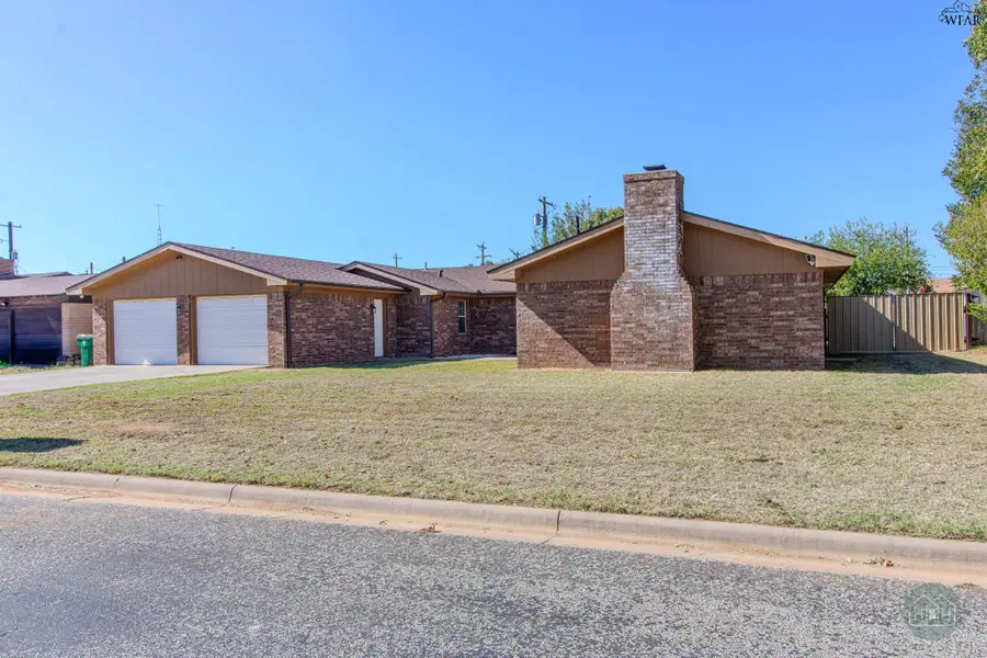 2300 16TH STREET, Vernon, TX 76384 - #2