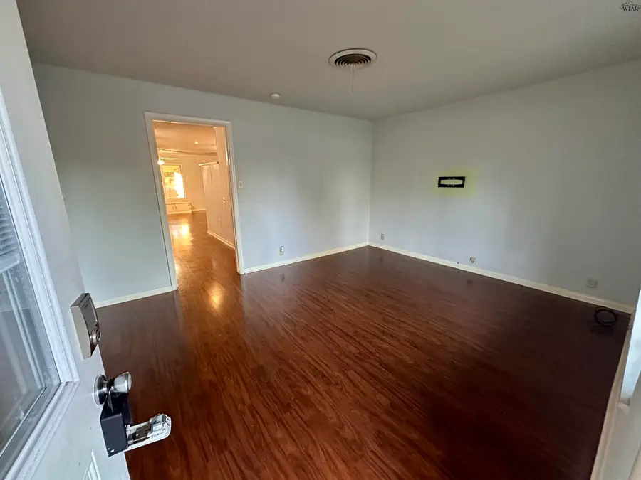 107 N ARKANSAS STREET, Seymour, TX 76380 - #2
