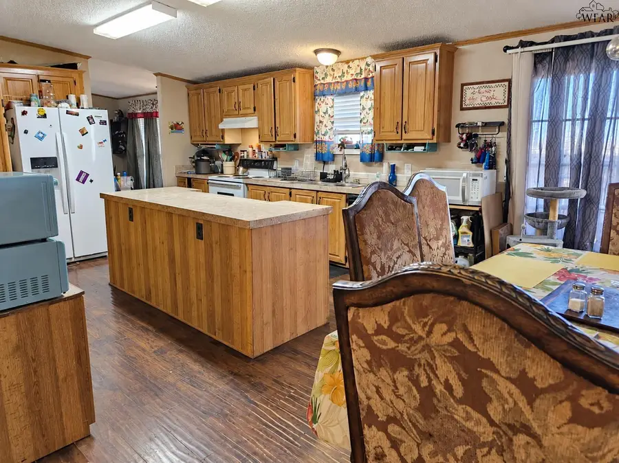 501 E 8TH STREET, Burkburnett, TX 76354 - #2