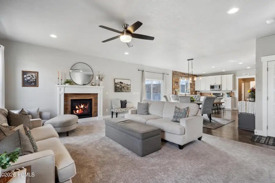 215 E 300, Midway, UT 84049 - #2