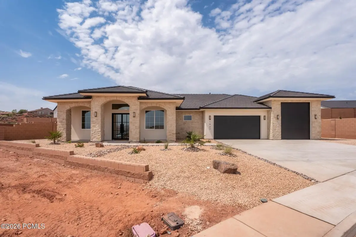 1927 N Rimview Drive, Washington, UT 84780 - #1