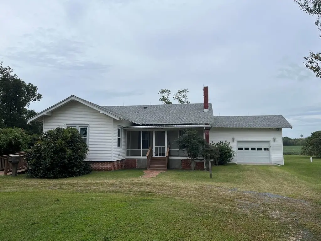 8291 Birdsnest Dr, Birdsnest, VA 23307 - Image #1