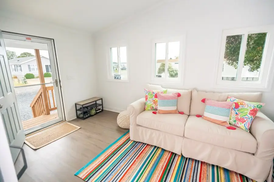 8275 Seaweed Dr, Chincoteague, VA 23336 - Image #2