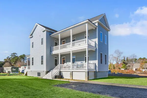 8046 Clarkson Ln, CHINCOTEAGUE, VA 23336