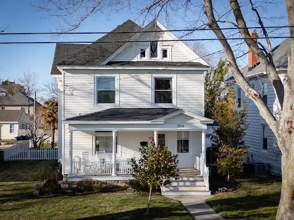 609 Monroe Ave, CAPE CHARLES, VA 23310