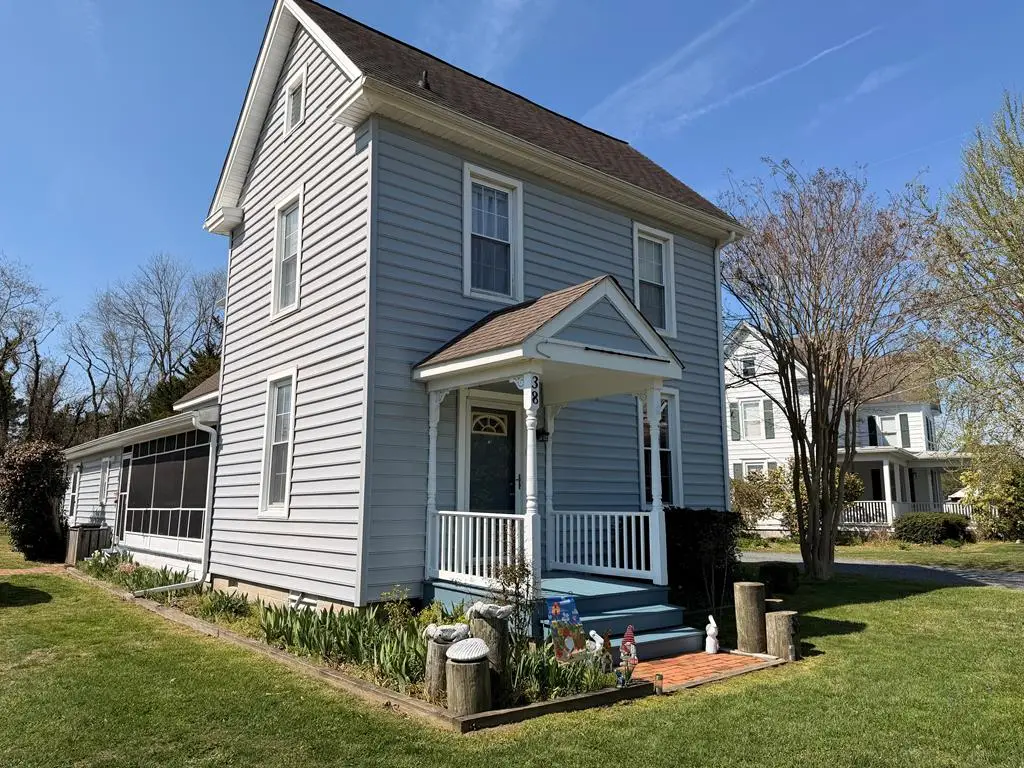 38 Main St, Wachapreague, VA 23480 - #1