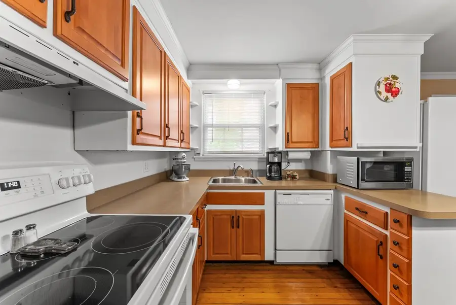 21 Main St, Wachapreague, VA 23480 - #3