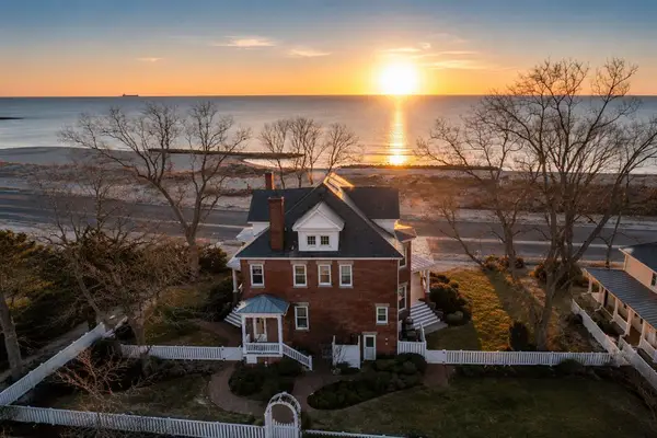 306 Bay Ave, CAPE CHARLES, VA 23310