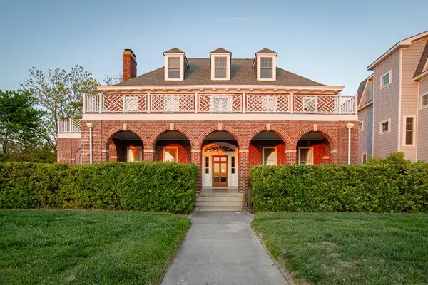 212 Bay Ave, CAPE CHARLES, VA 23310