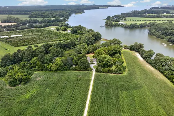 11096 Hermitage Rd, BELLE HAVEN, VA 23306