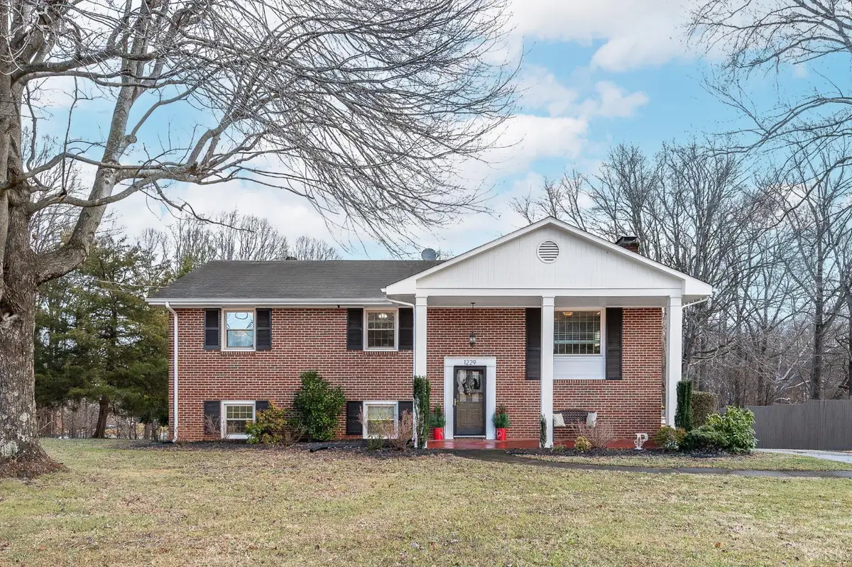 1229 Rainbow Forest Dr, Lynchburg, VA 24502 - Image #1