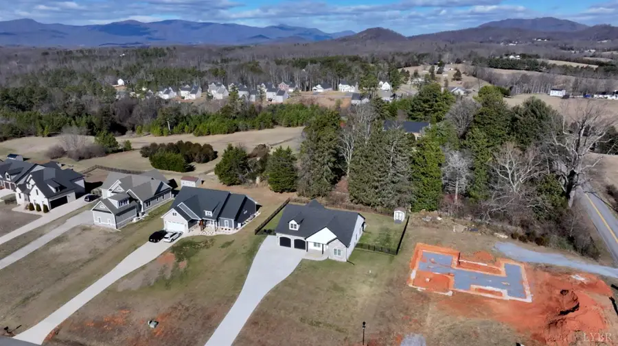 1043 Bradford Crossing Pl, Goode, VA 24556 - Image #2