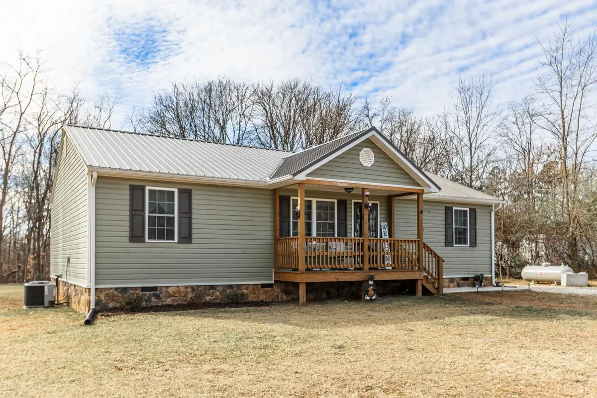 898 Spruce Dr., Pamplin, VA 23958 - Image #1