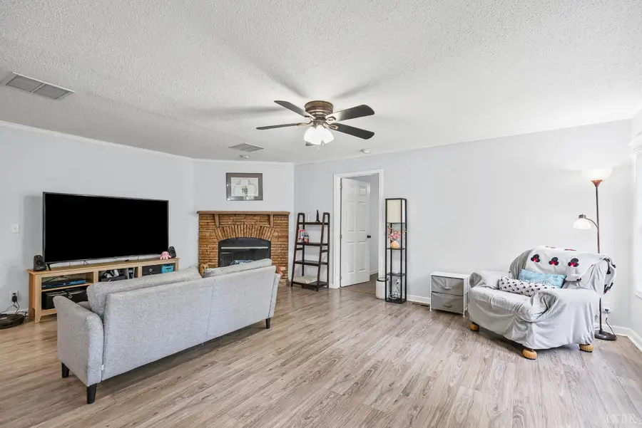 6124 Old Courthouse Road, Appomattox River, VA 23522 - #2