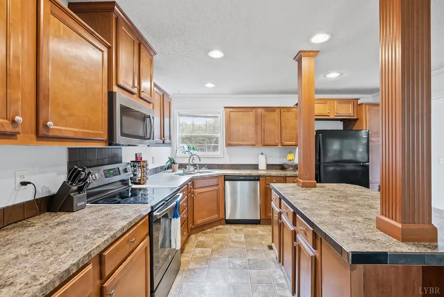 6124 Old Courthouse Road, Appomattox River, VA 23522 - #3