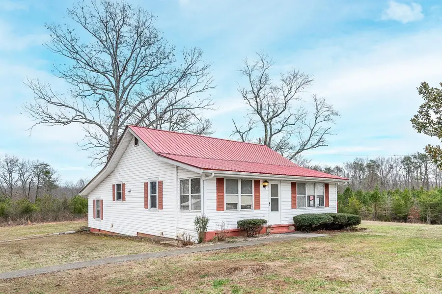 1933 Grit Rd, Hurt, VA 24563 - #2