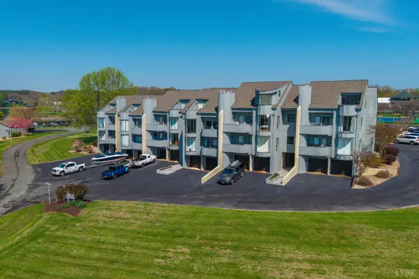 25 Clubhouse Towers Circle #707, Moneta, VA 24121